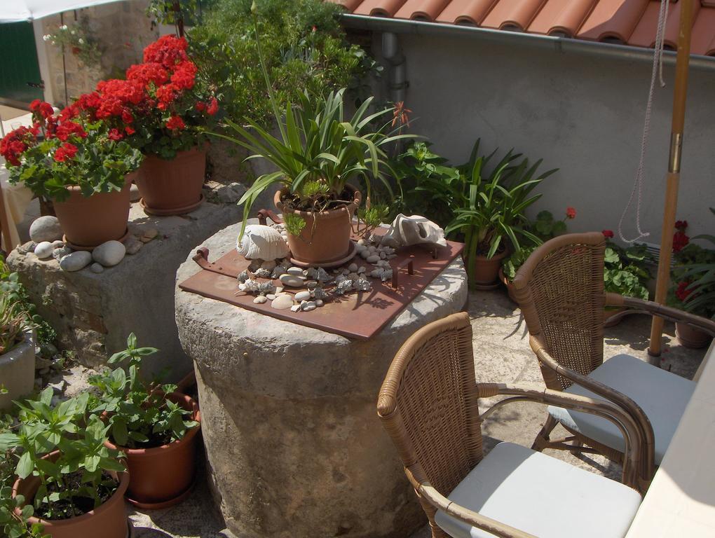 Guest House Lucijo Vrboska Exterior foto